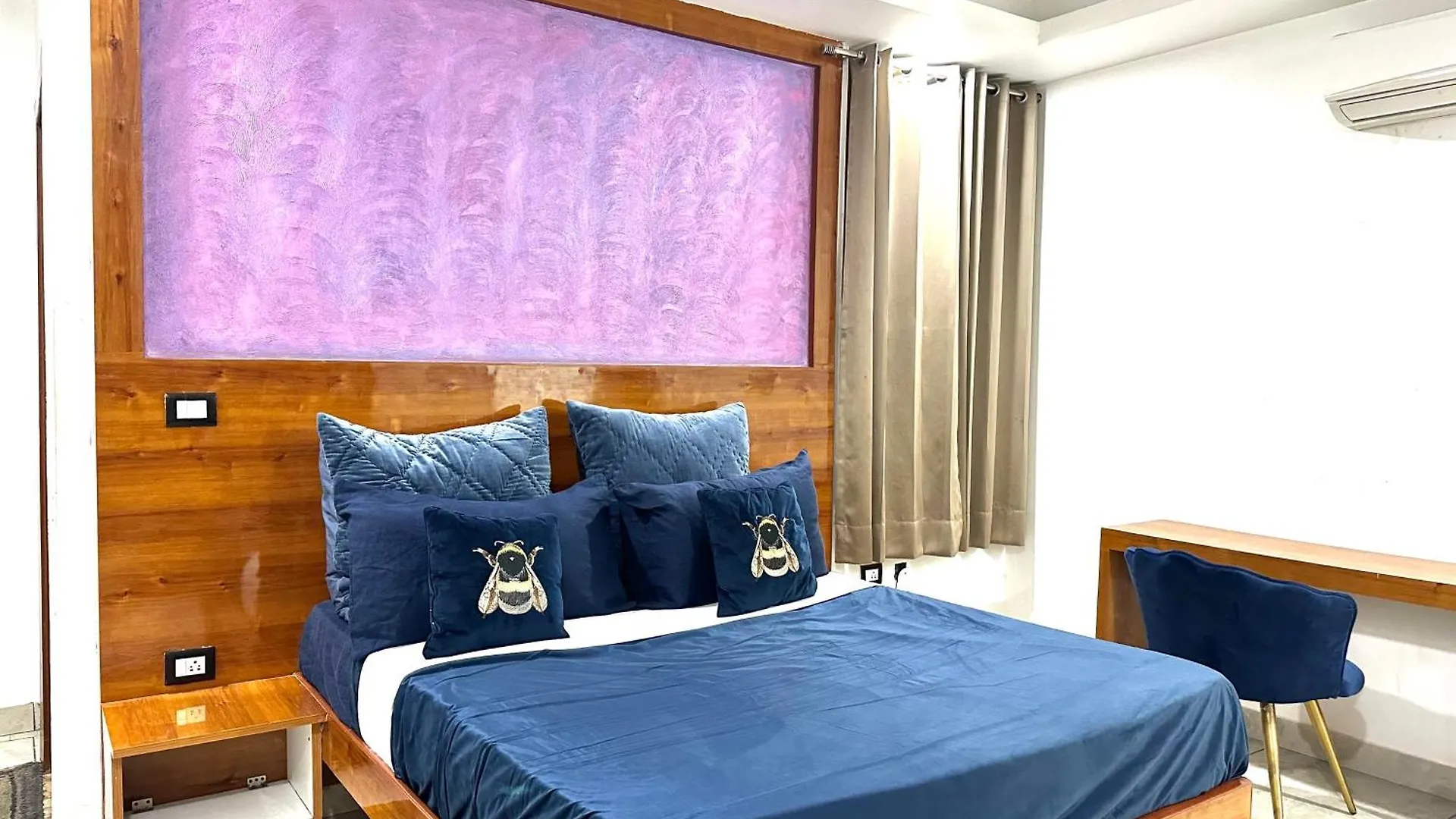 Luxury Room At 10K Near Hero Honda Chowk Gurgaon