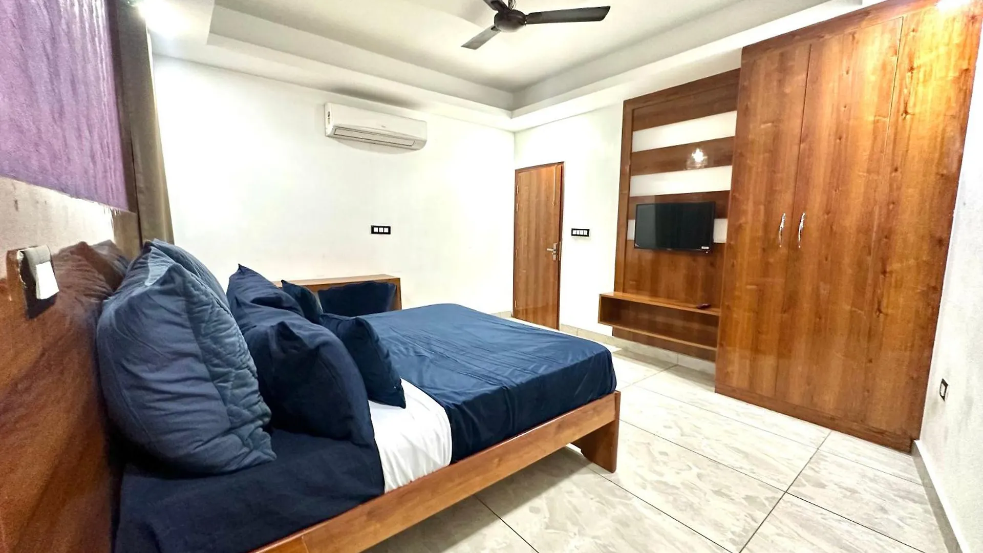 Guest house Luxury Room At 10K Near Hero Honda Chowk Gurgaon