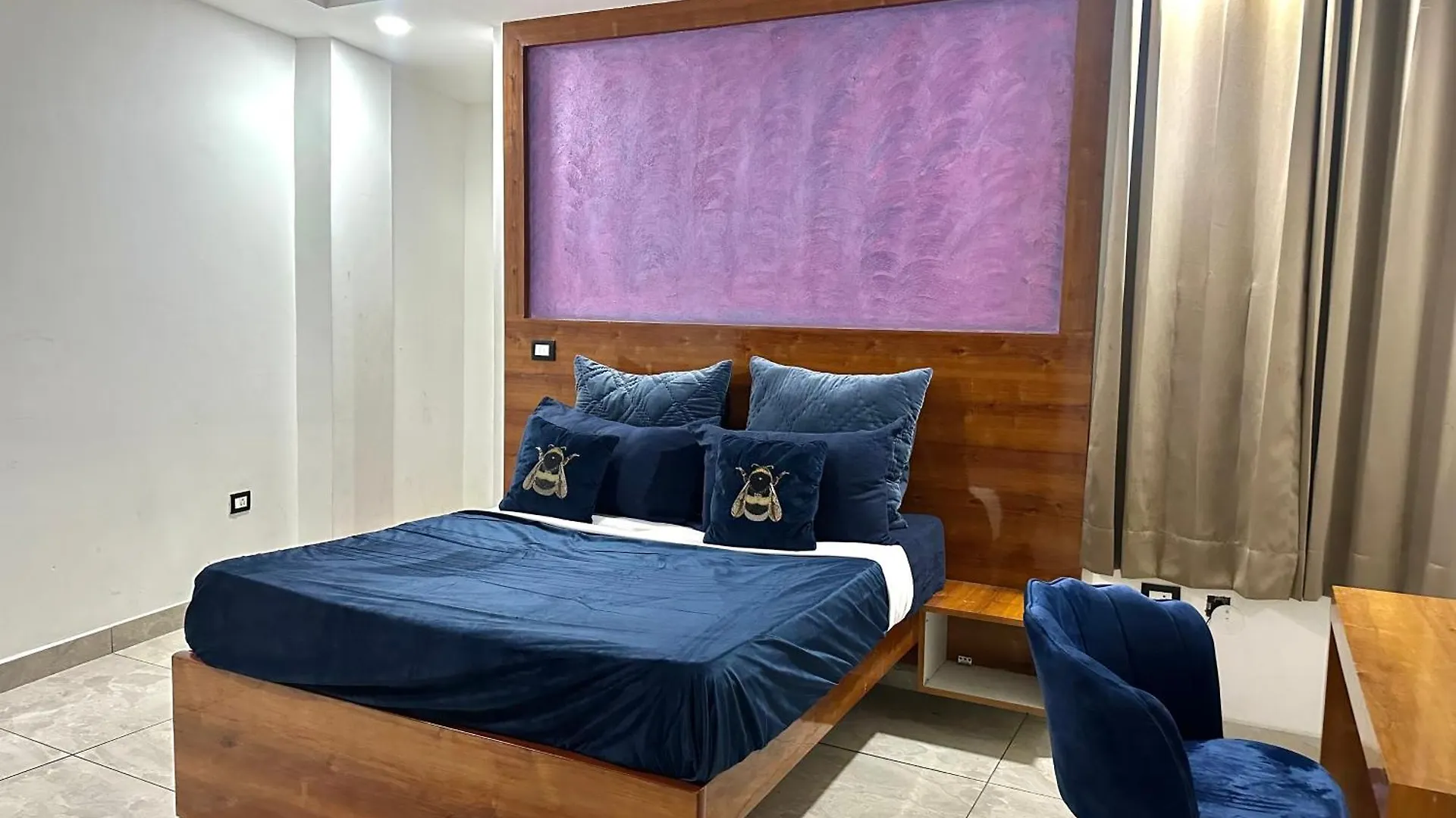 Luxury Room At 10K Near Hero Honda Chowk Gurgaon Guest house